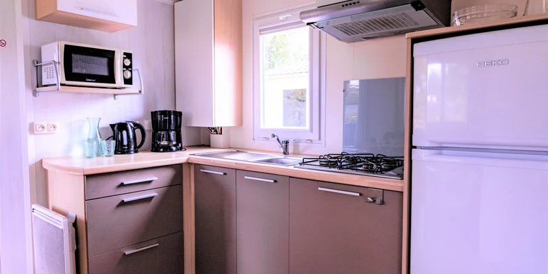 Compact kitchenette with countertop appliances, set up for use at Kompas Nieuwpoort